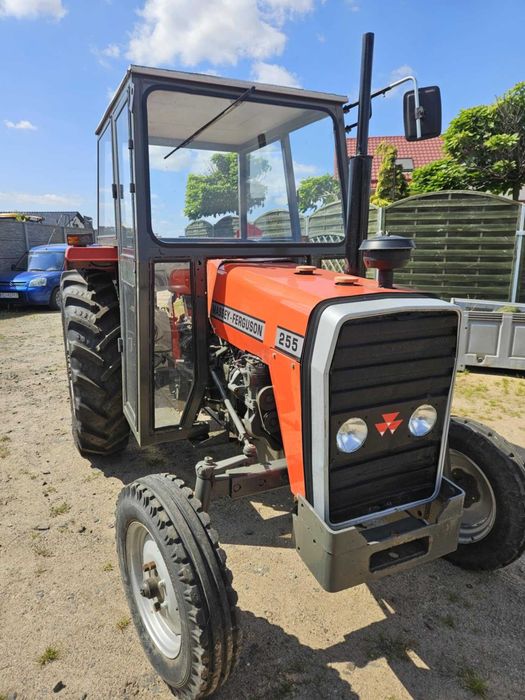 Ciągnik rolniczy MF255