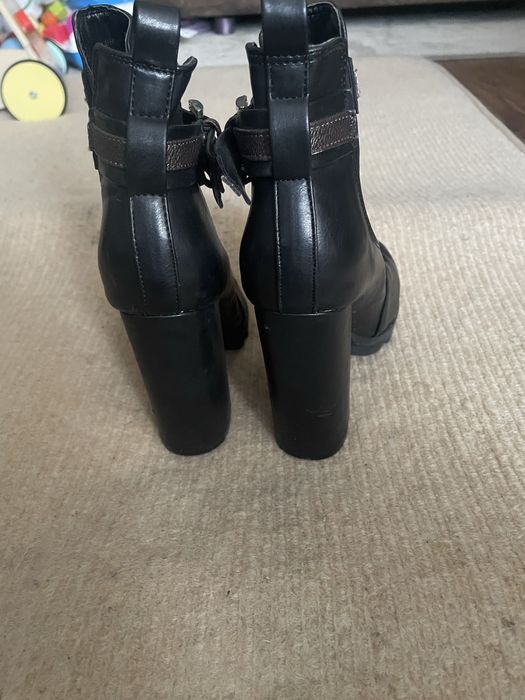 Buty na obcasie czarne 36 rozmiar  ze skorki