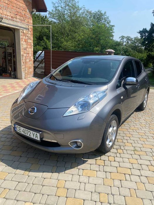 Ніссан Ліф  2013