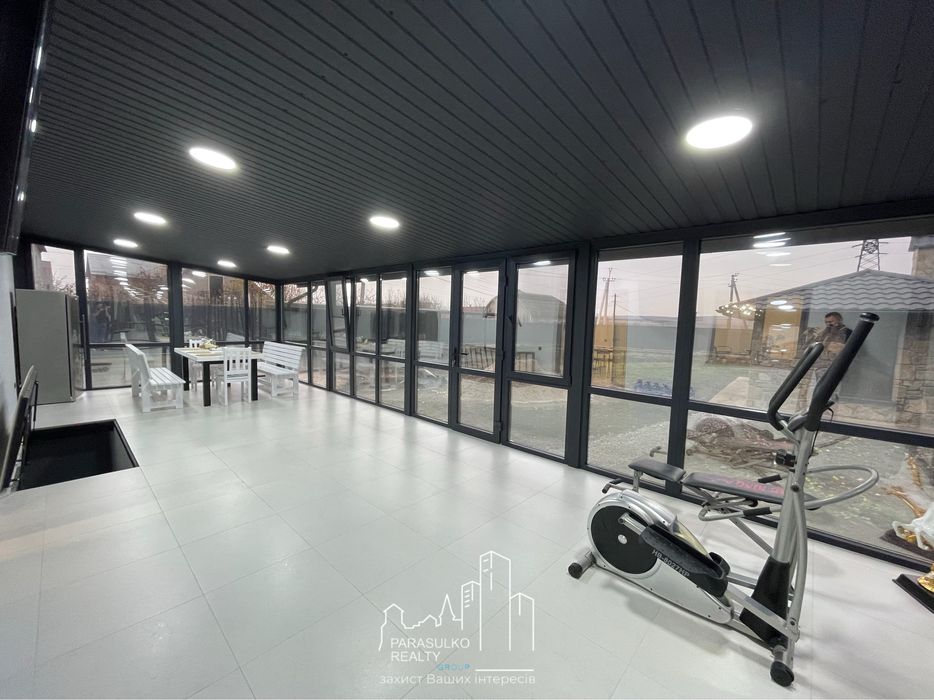 Продам шикарний будинок з меблями та приміадьною технікою