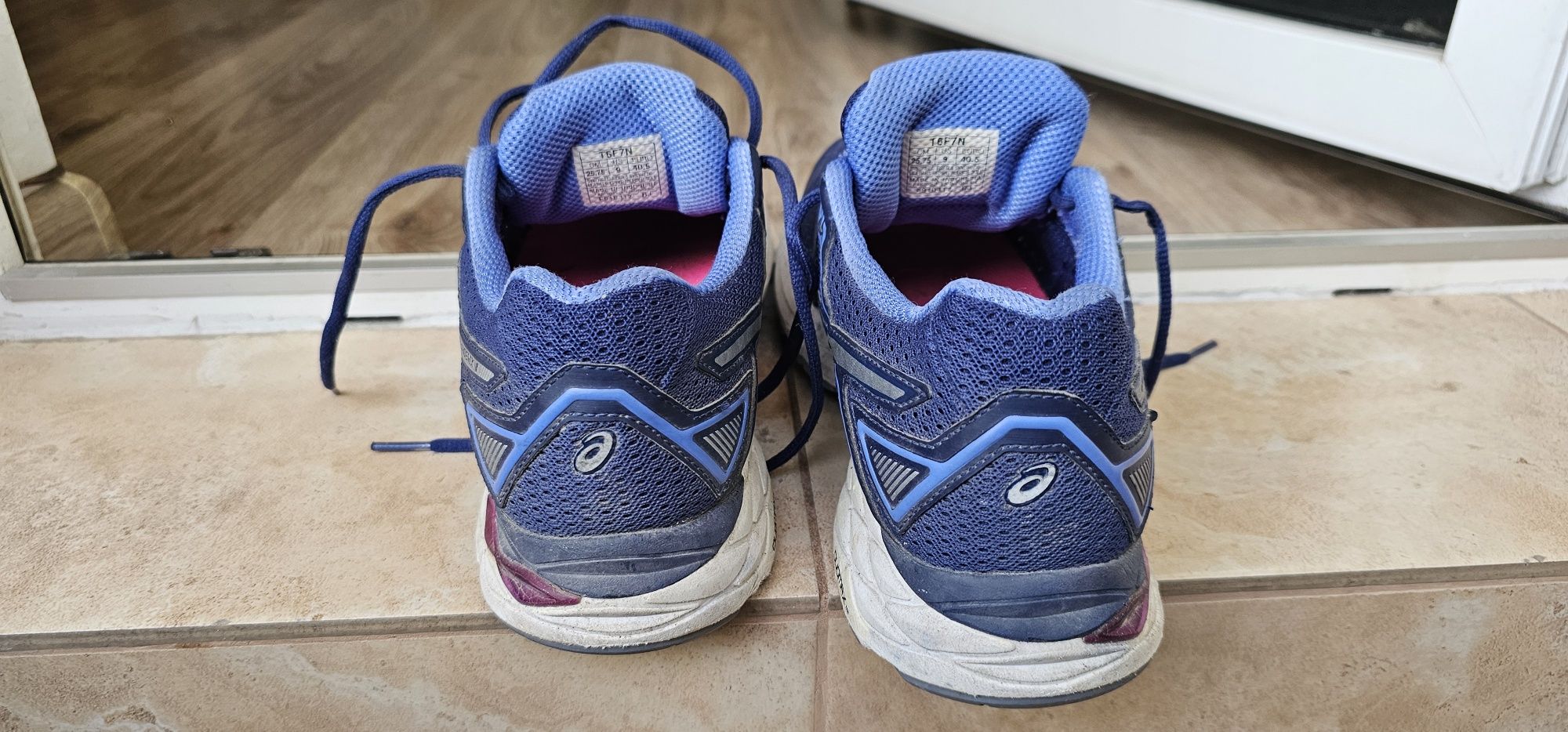ASICS GEL- PHOENIX 8 rozmiar 40,5 wkładka 25,8cm stan bardzo dobry