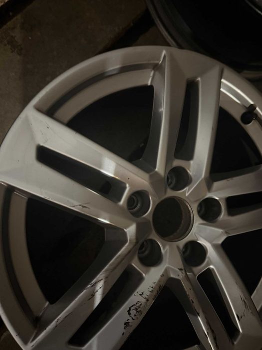 ORYGINALNA felga aluminiowa AUDI A4 (B9) 7Jx17 et 42