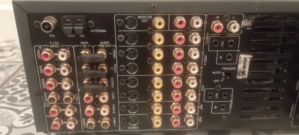 Amplituner NAD T-752