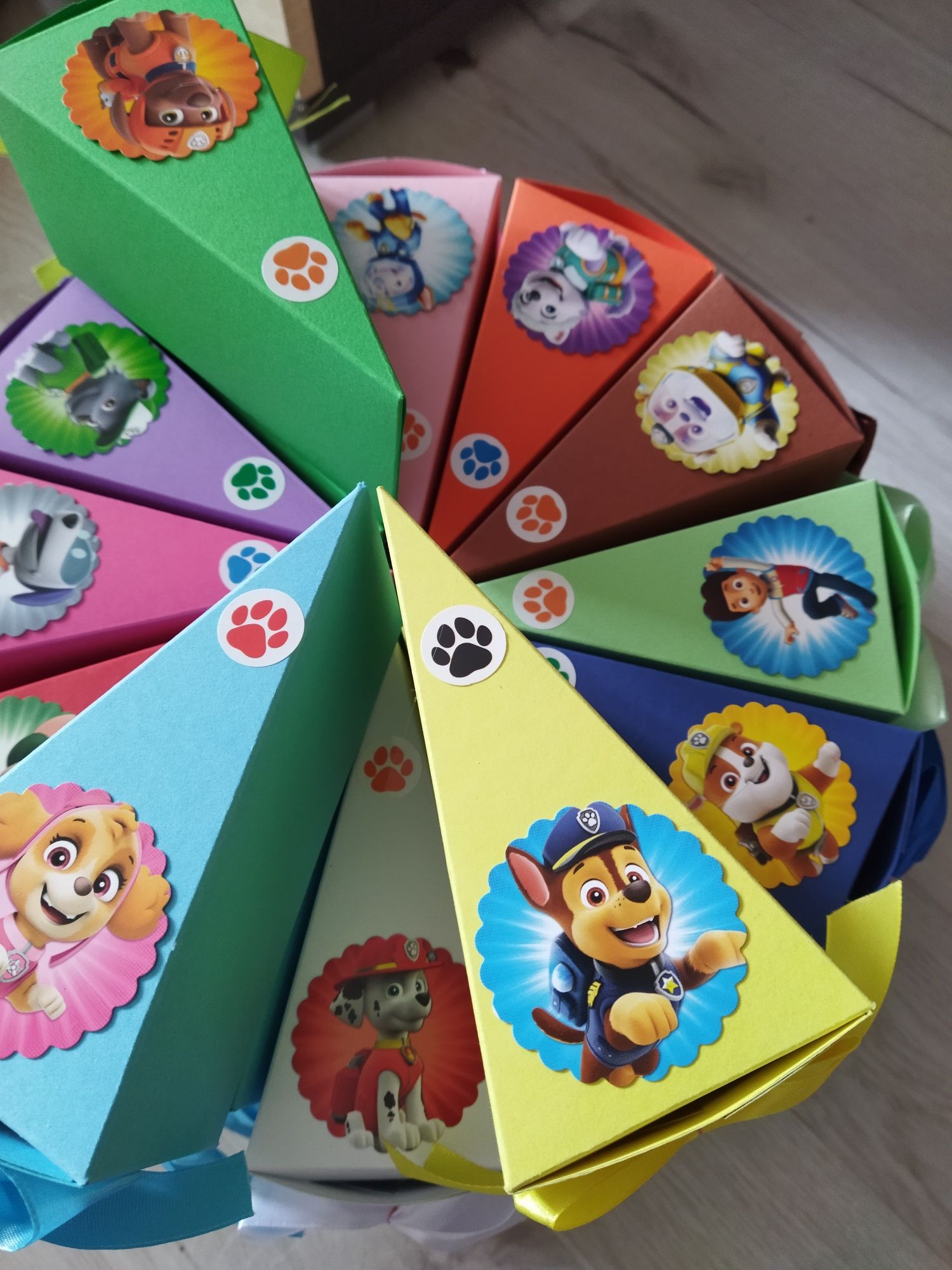 Tort z papieru, papierowy tort