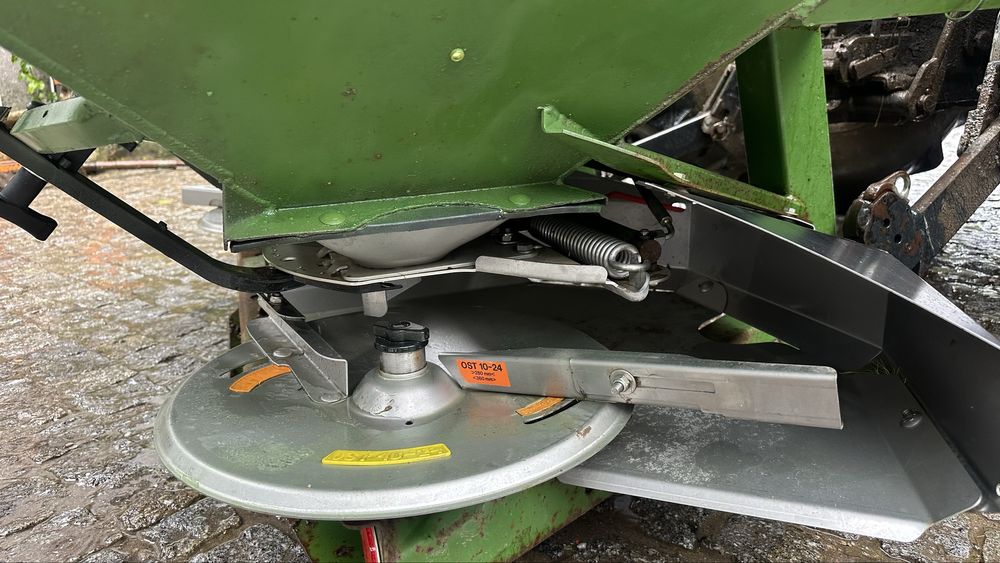 Distribuidor de adubo amazone