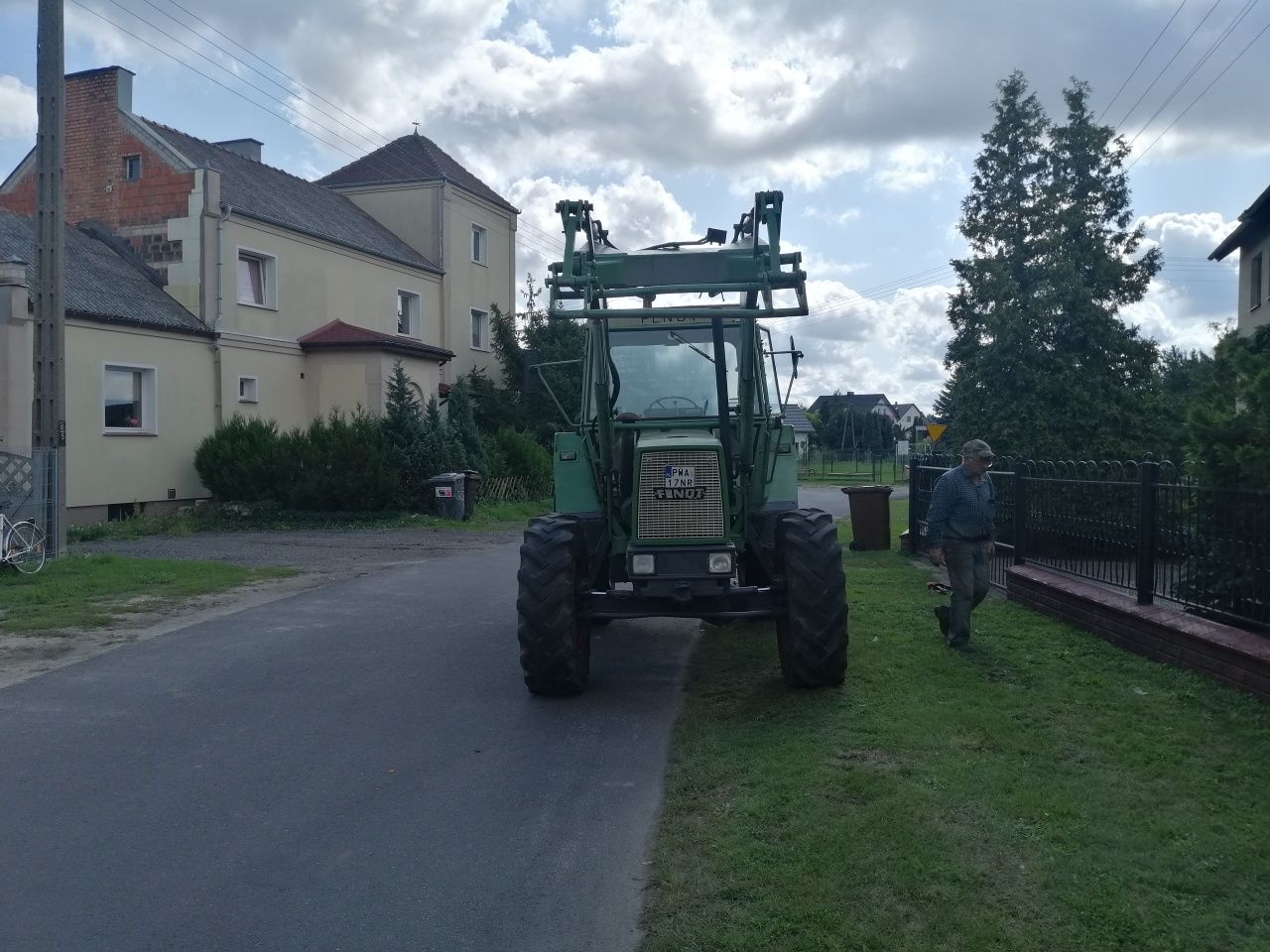 Ciągnik rolniczy traktor fendt  favorit 611 lsa z turem 80 r