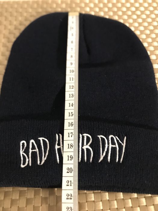 Czapka z napisem „BAD HAIR DAY” granatowa - NOWA