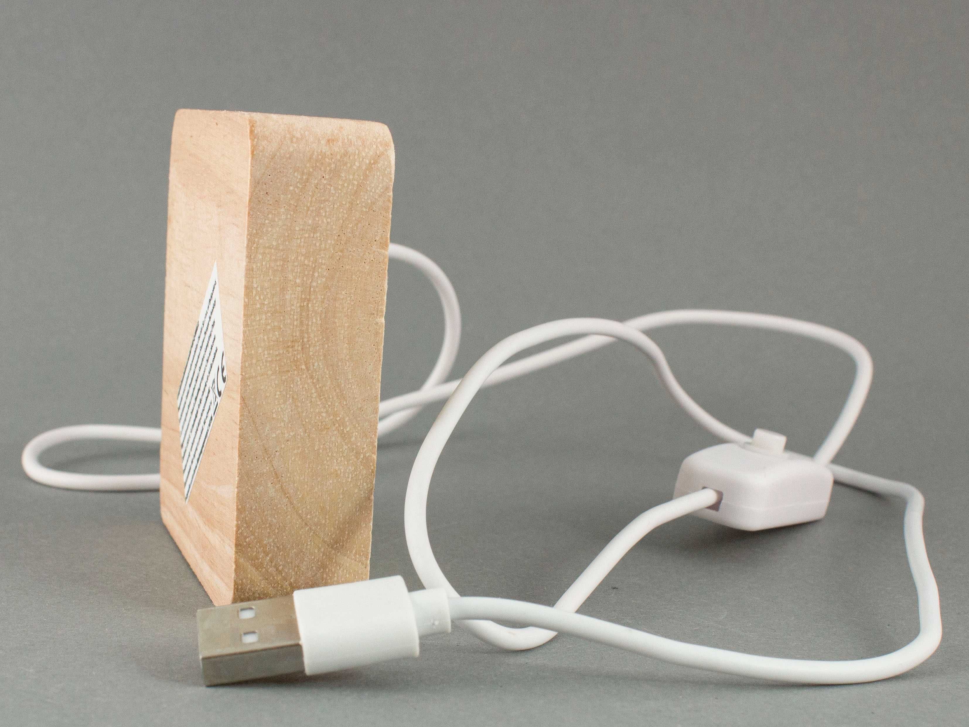 Drewniana Podstawka z Kolorowym Oświetleniem  LED na USB - 7x7 cm