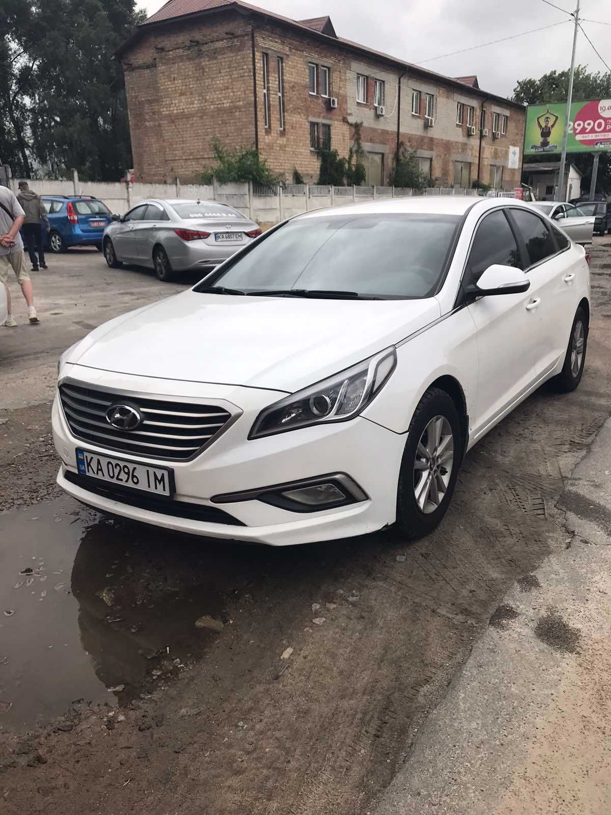 Водій на авто HYUNDAI SONATA 14 р.