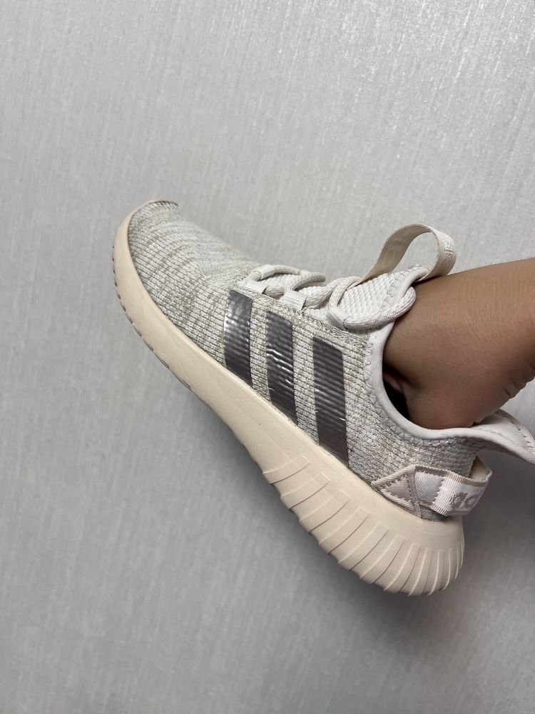 Adidas жіночі кросівки літо