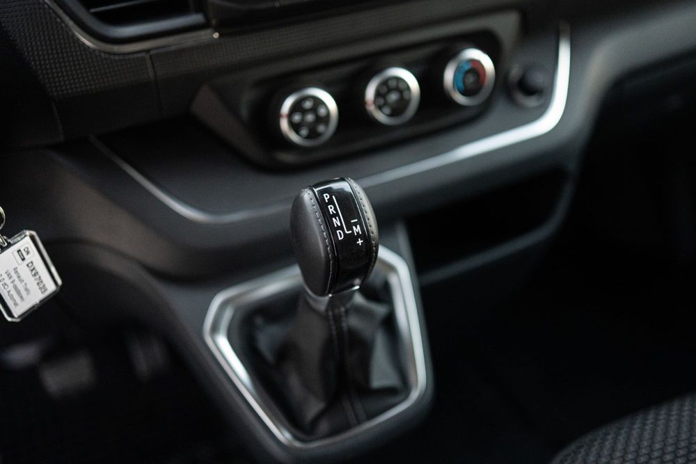 Wynajem wypożycz BUS 9-osobowy kat.B. Renault Trafic Automat Wrocław