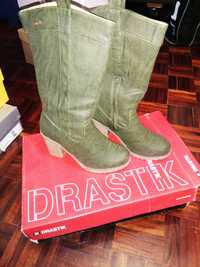 Botas cano alto verde da marca Drastik