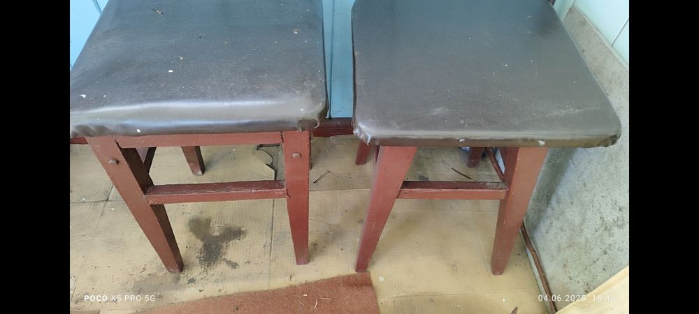 Табуретки дерев'яні