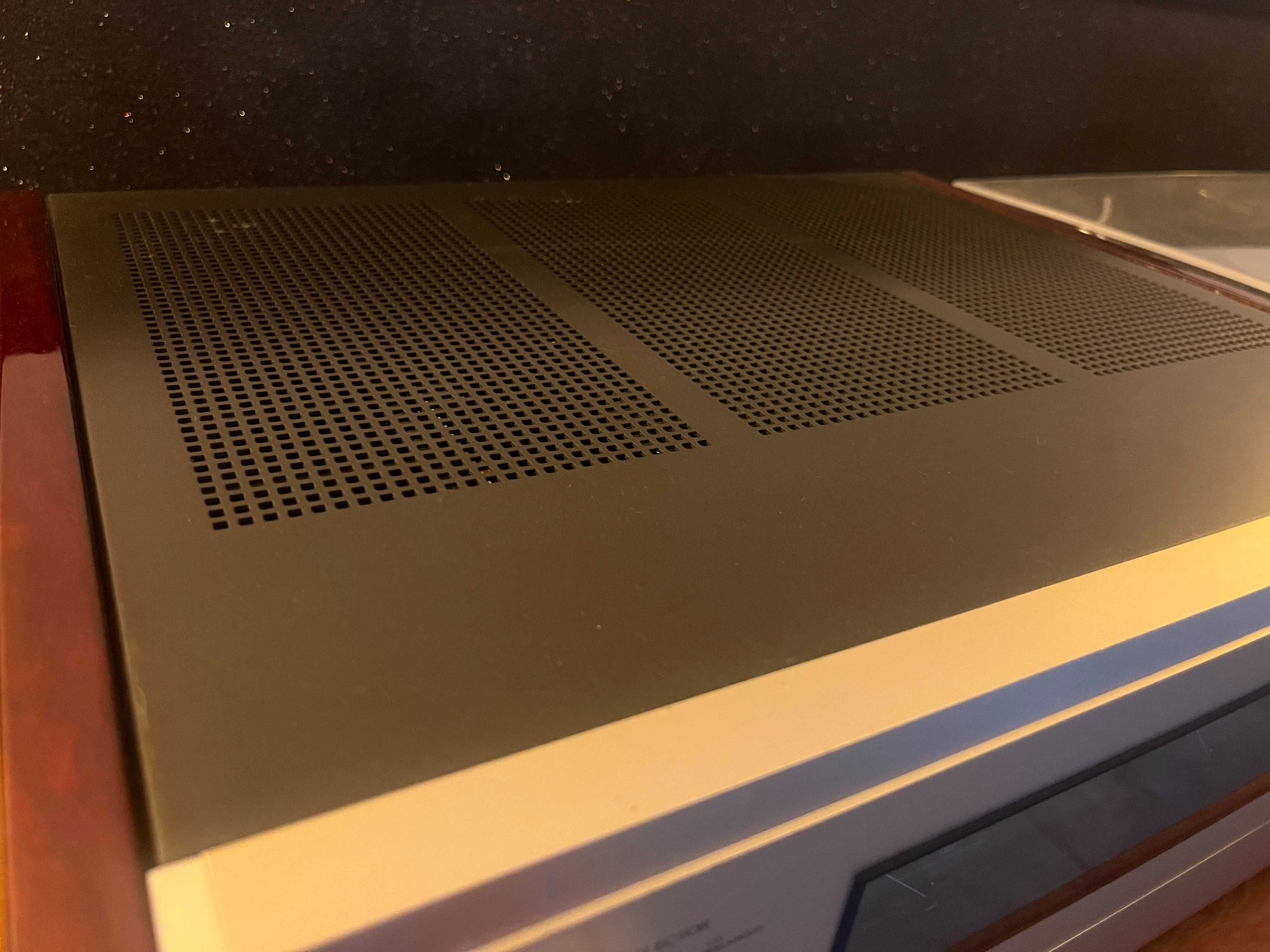 Accuphase E-305 wzmacniacz.