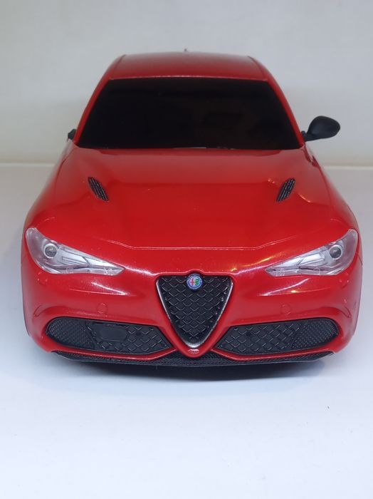 1:18 Alfa Romeo Giulia д/у машинка