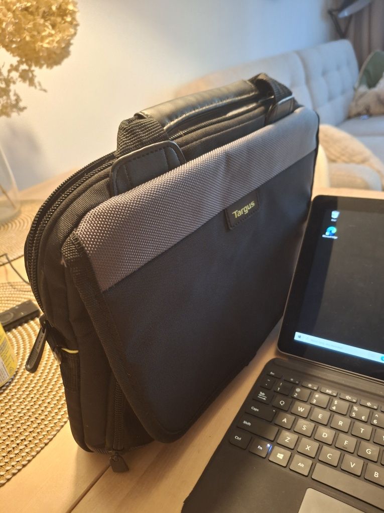 Tablet/laptop Microsoft Surface Go 4GB/64GB/W10S + klawiatura magnety