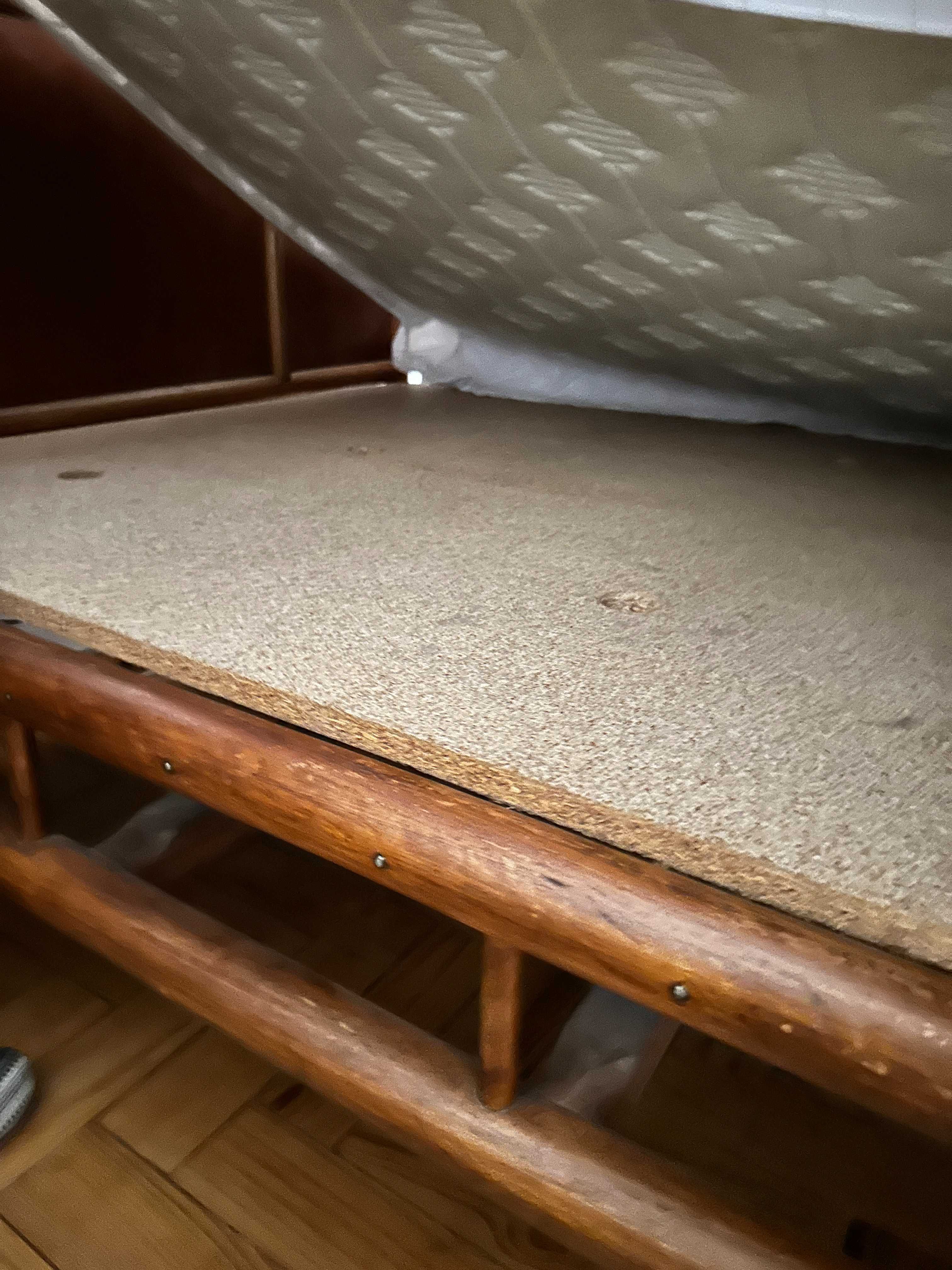 2 Camas Solt. 100cm larg. c Colchão + Mesa de Cab. | Sem Marcas de Uso