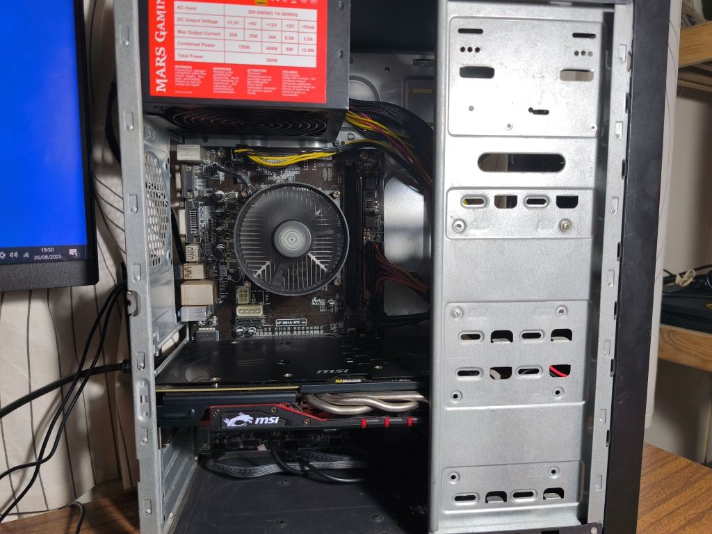 PC gamer Xeon 1220 com R9 380