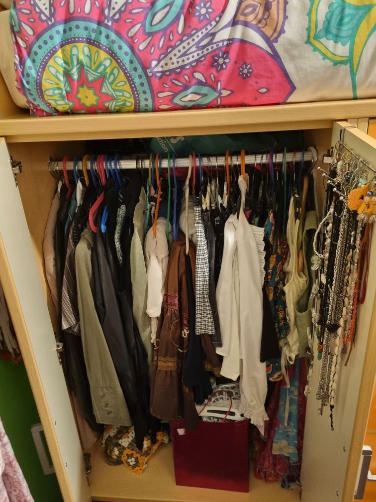 Móvel Beliche criança com 2 camas com escada roupeiro e 2 prateleiras