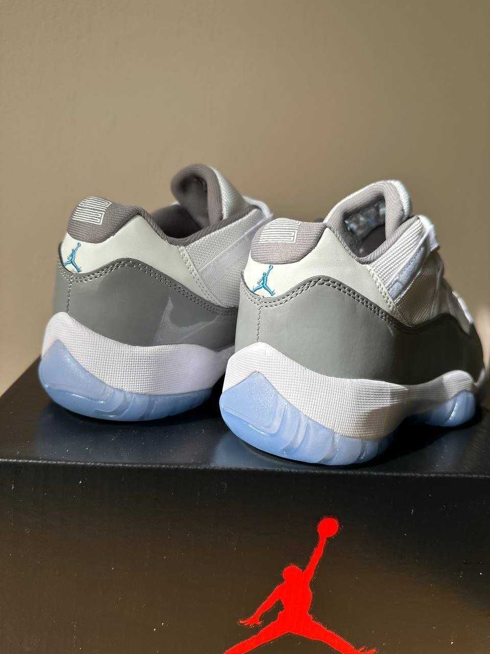 Бомбічні кросівки чоловічі Jordan 11 cement grey low кроссовки мужские