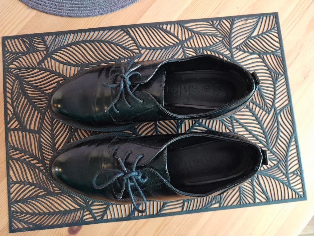 Czarne eleganckie buty na platformie