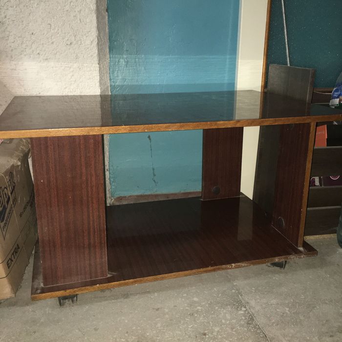 Журнальный столик на колёсиках