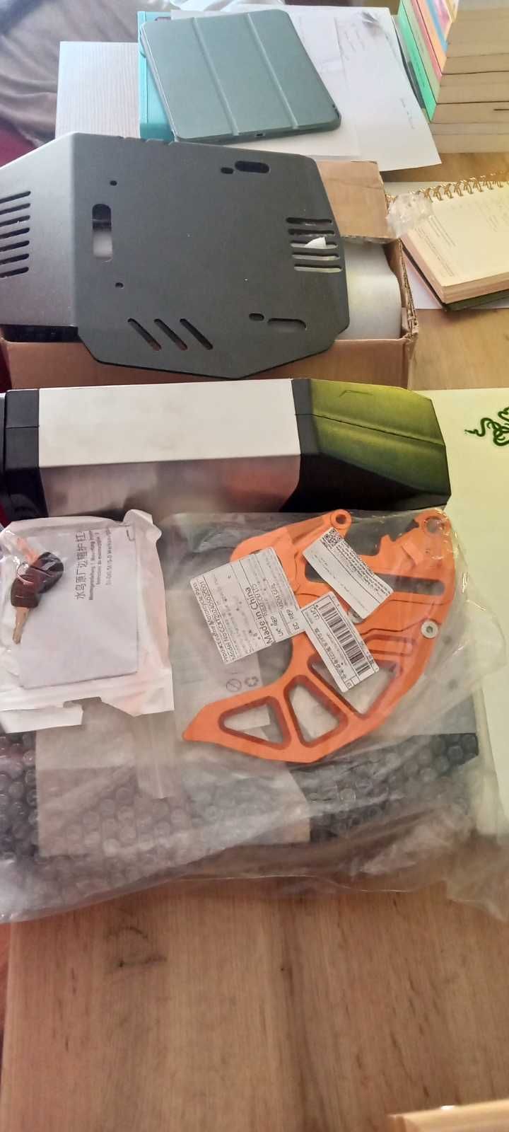 Ferramentas Caixa+Capacete+Artigos