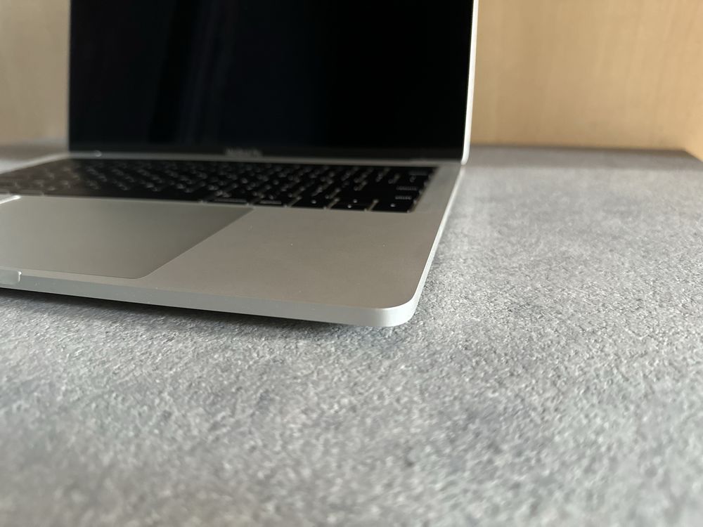 Apple Macbook pro new