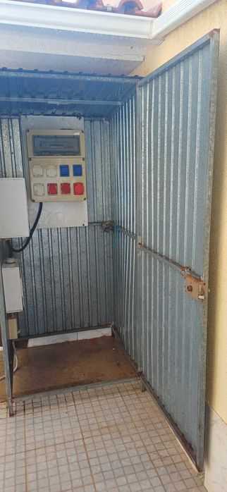 Cabine de obra c/ disjuntores e tomadas trifásicas