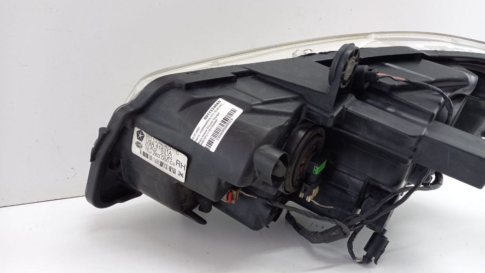 Фара правая Chrysler Voyager 2008-2012 05113340AD