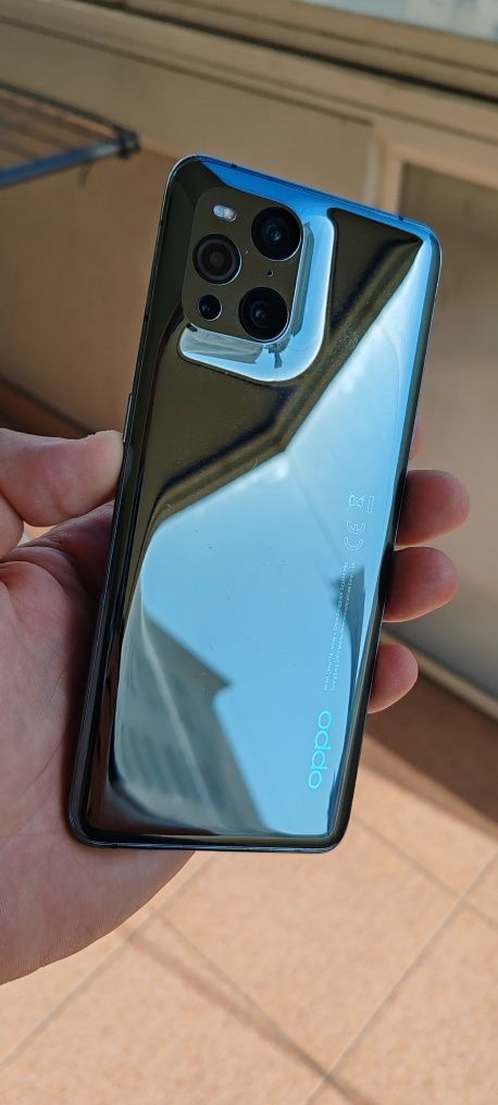 Oppo find x3 pro z defektem. Ekran sprawny. Problem z płytą główną