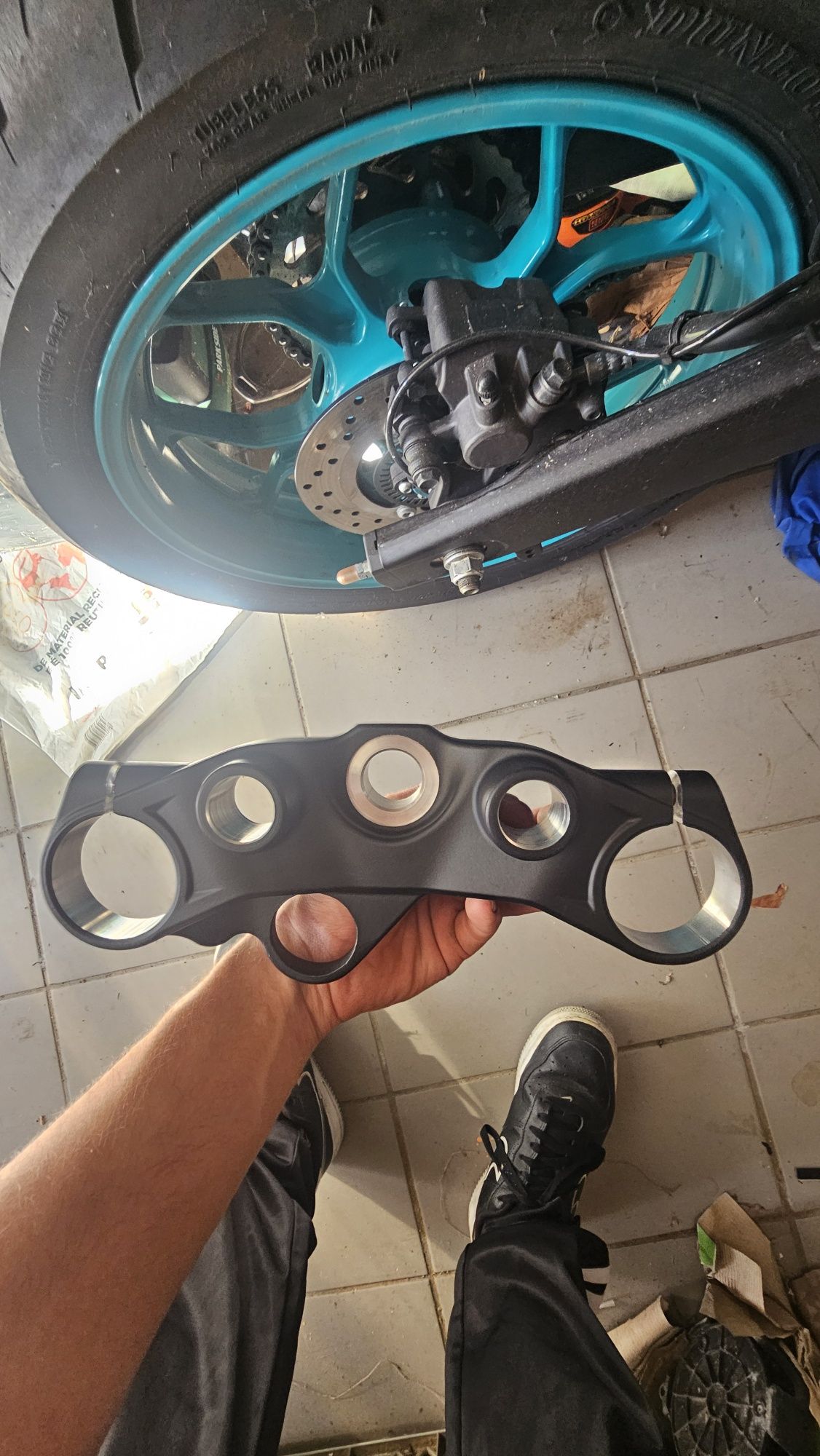 Mota mt03 acidentada com alguma peça novas