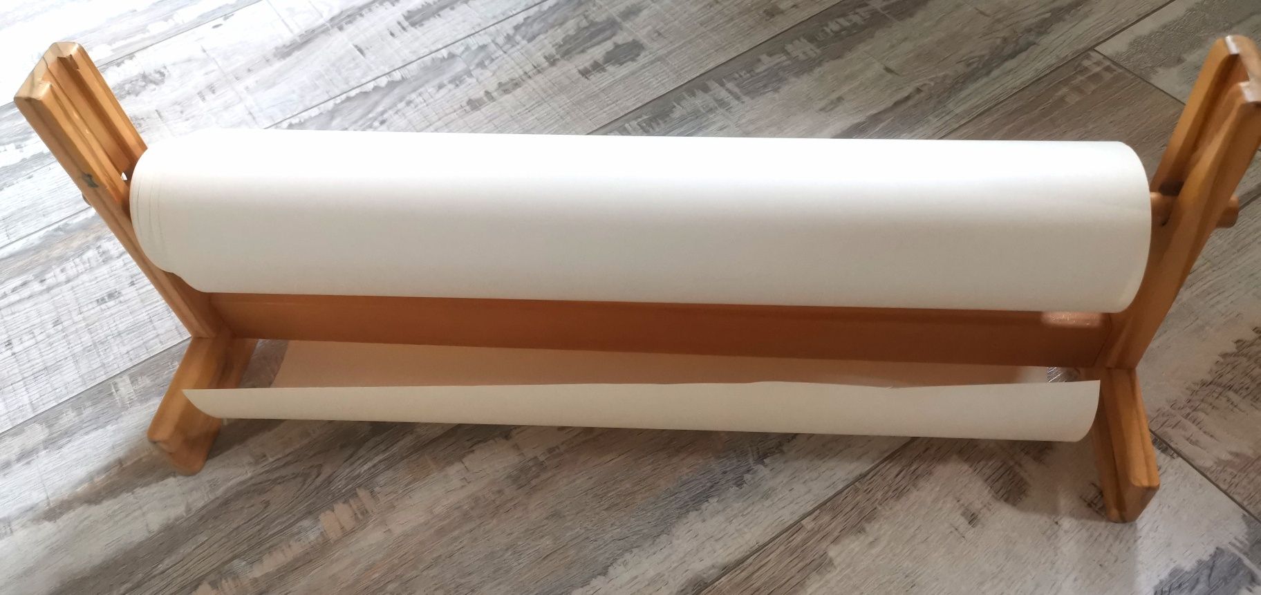 Stojak na papier do malowania