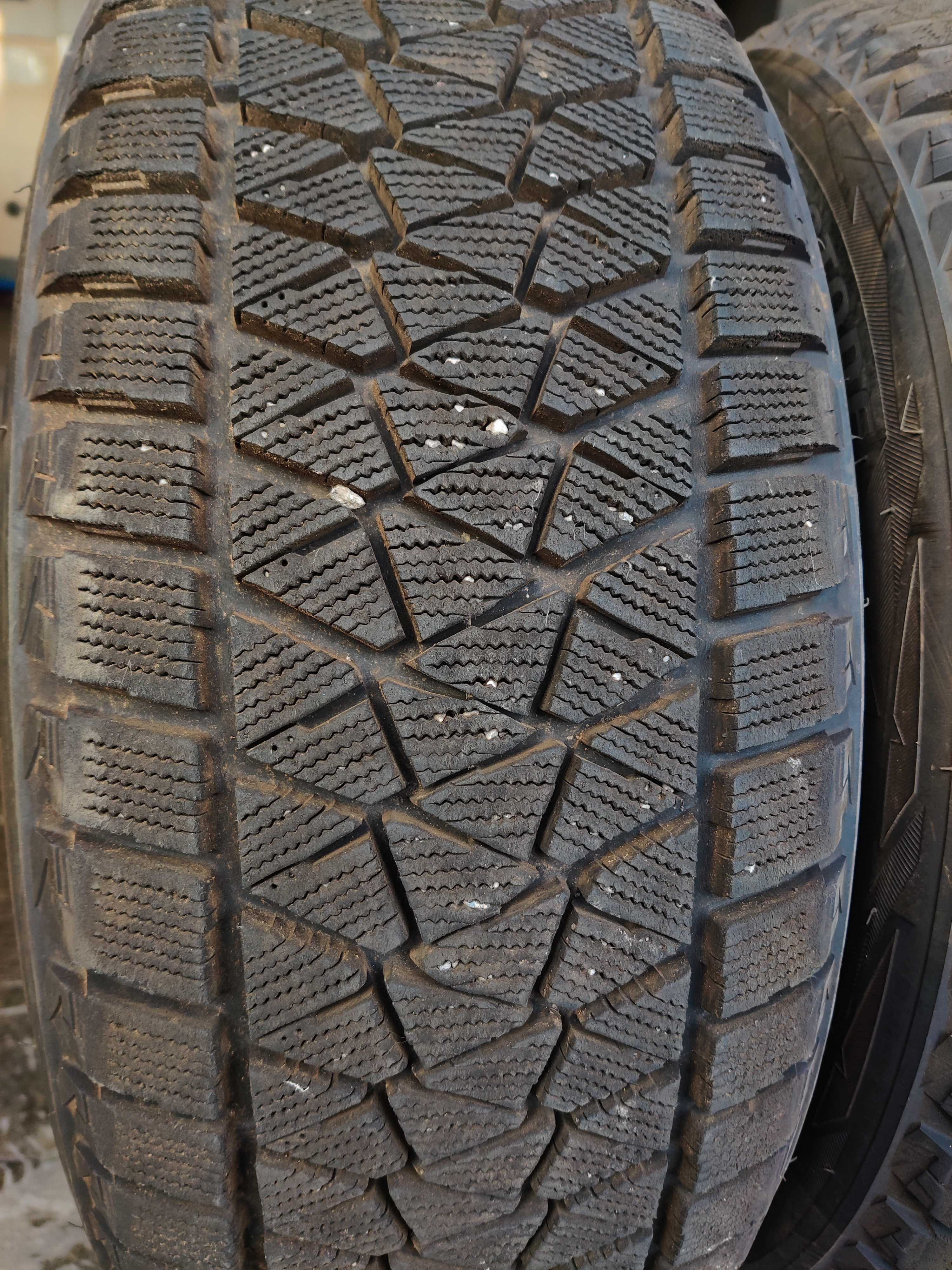 R18 235/55 зимові шини Bridgestone Blizzak DM-V2