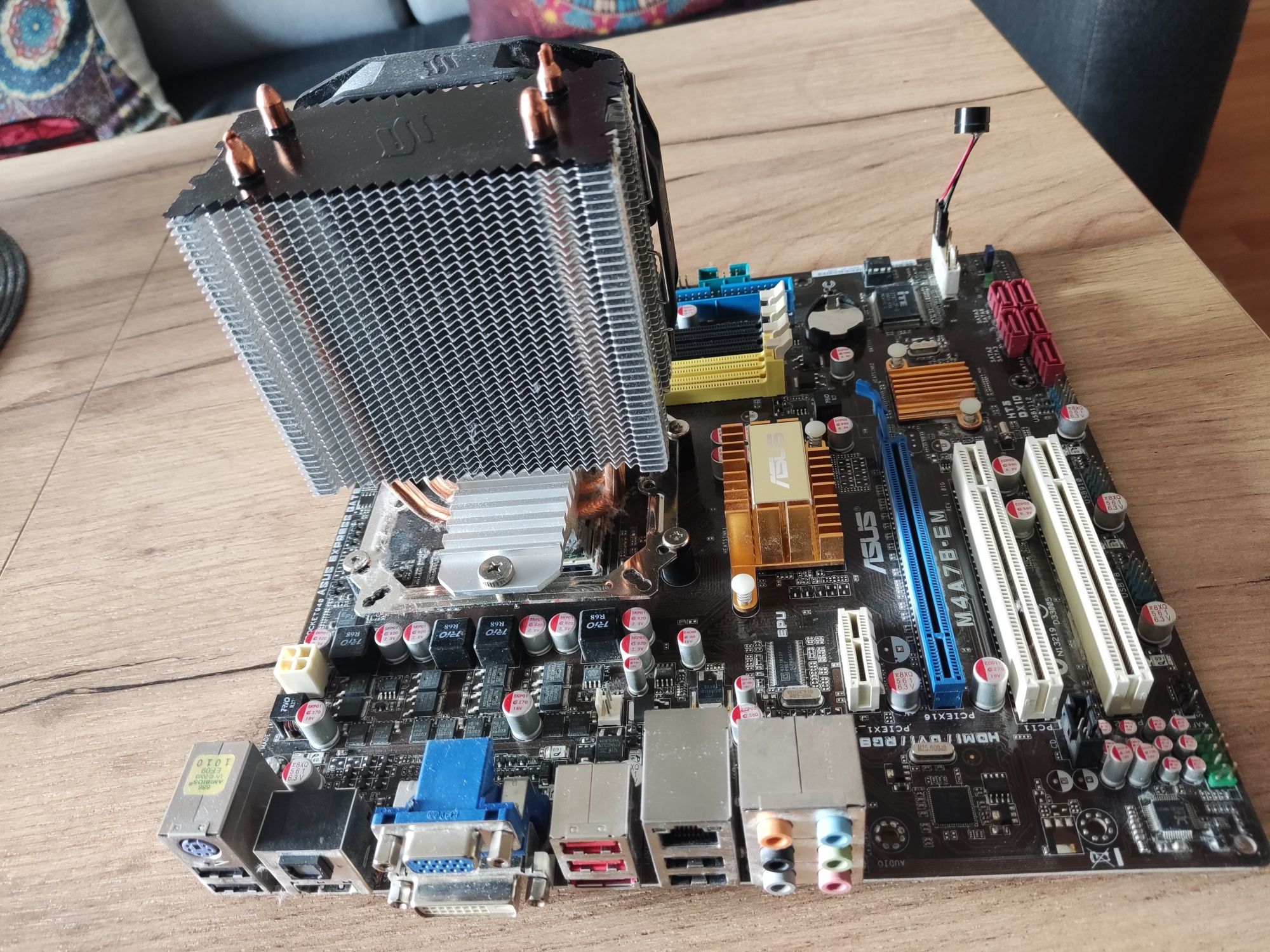 AMD Phenom II 1090T z chłodzeniem i płytą M4A78-EM