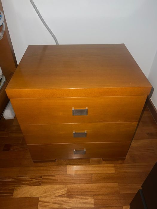 Mobília em madeira "faia" em excelente estado