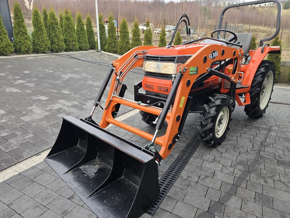 Mini traktor Kubota Gl241,ładowacz czołowy, pług do śniegu