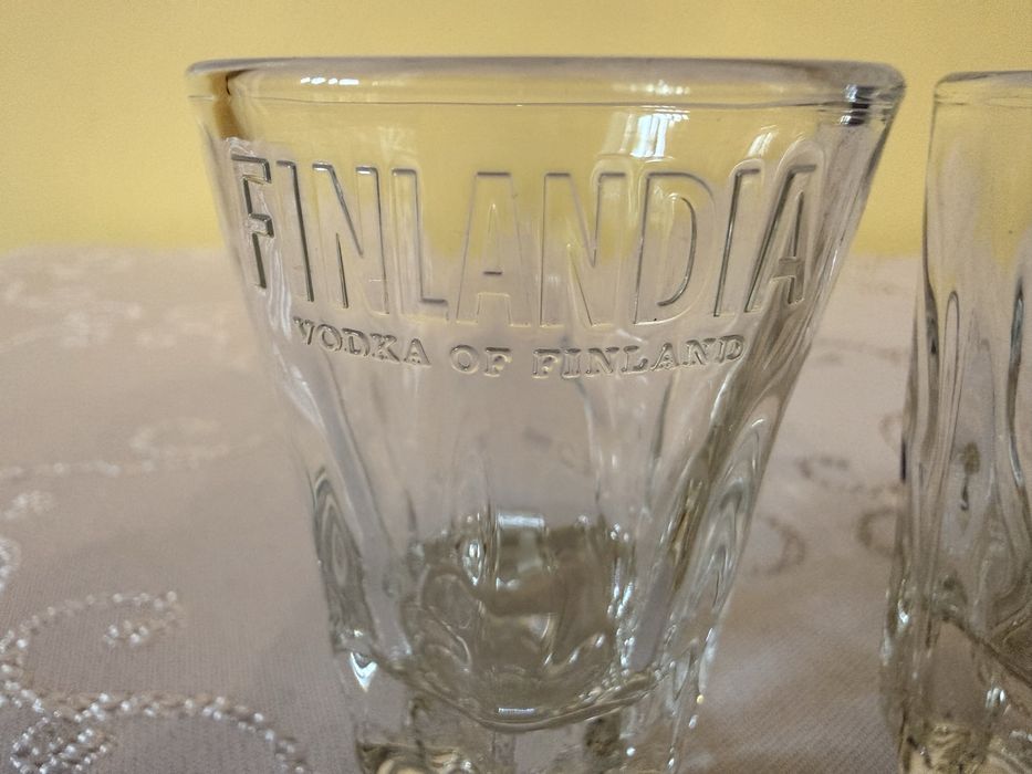 Kieliszki Finlandia Vodka tłoczone – 2 sztuki Grube szkło Eleganckie