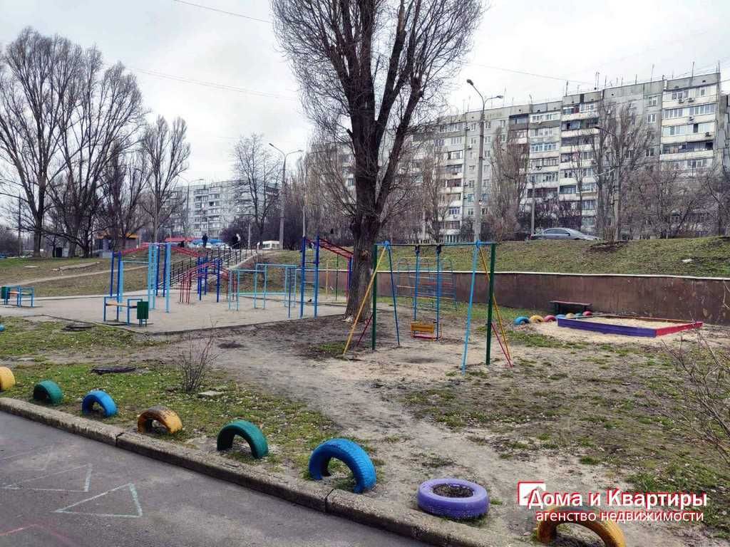 Продам 3х квартиру 2/9 Звенигородська в Осипенковському мкрн не торц