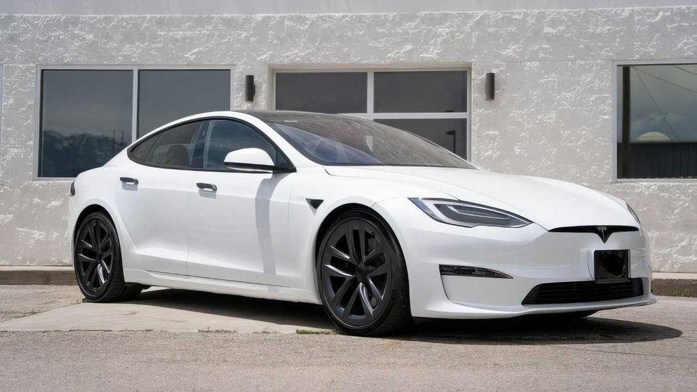 Tesla Model S Plaid      2021
