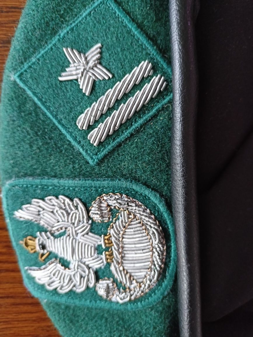 Beret wojskowy zielony, orzełek i stopień wyszywany bajorkiem, roz.57.