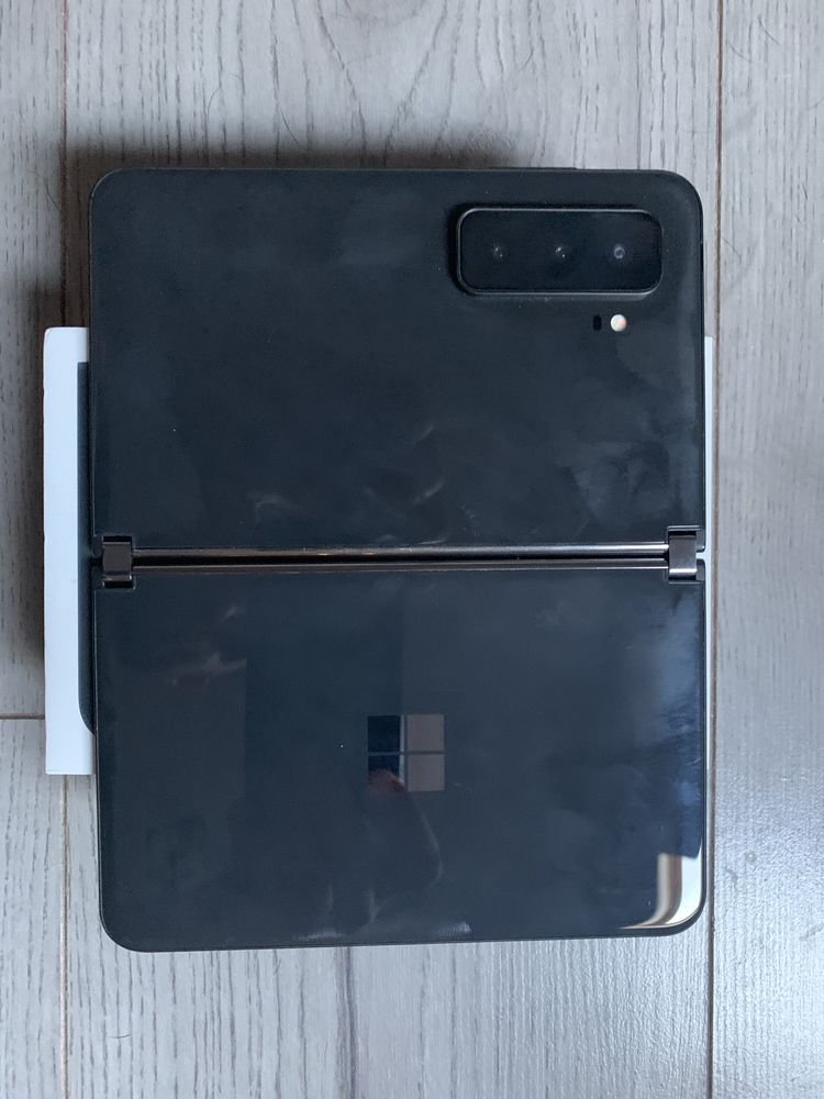 Maicrosoft surface duo 2