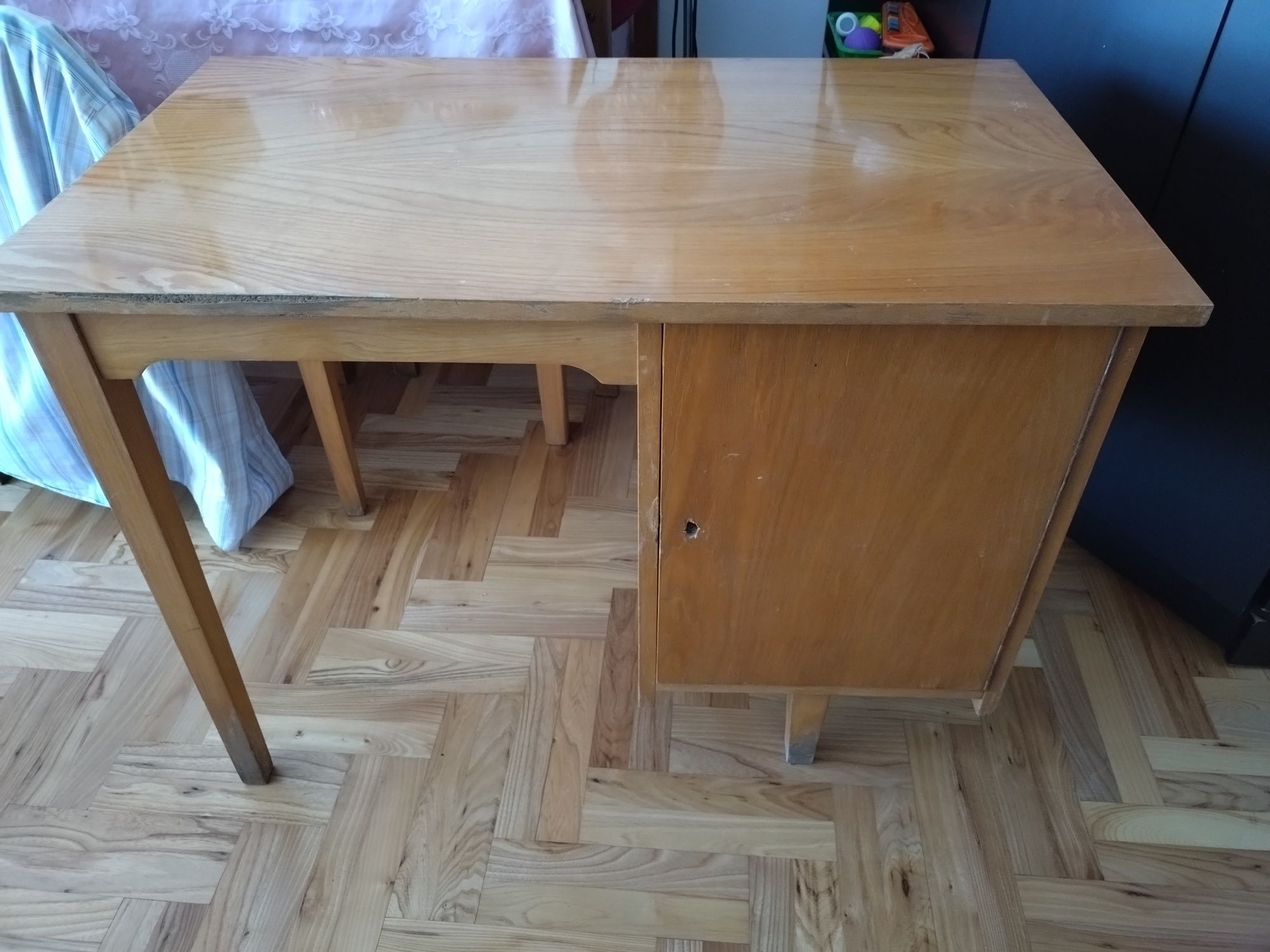 Meble za darmo biurko łóżko krzesło