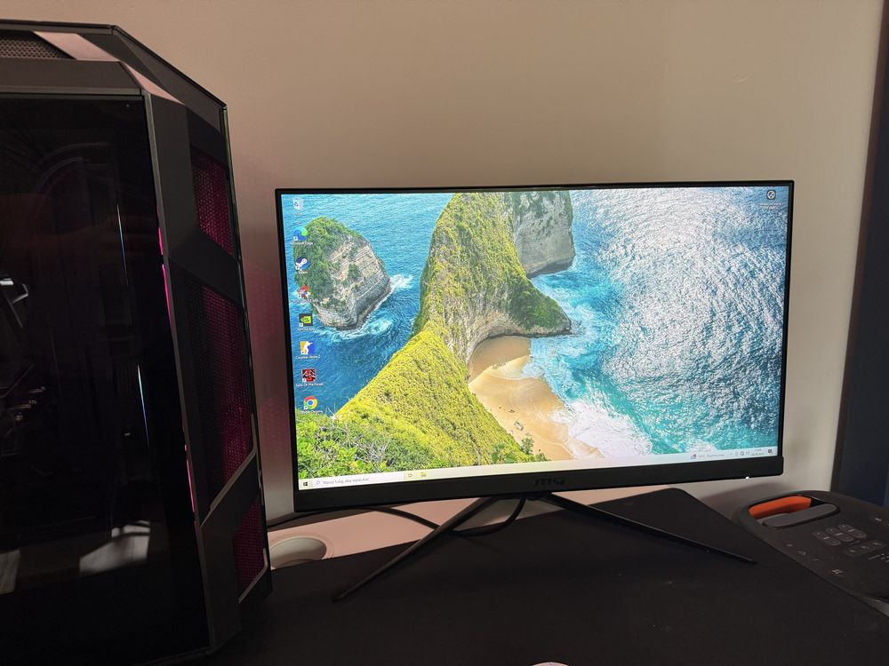 i7-10700K + RTX 2080 SuperMSI 32GB RAM Monitor Msi