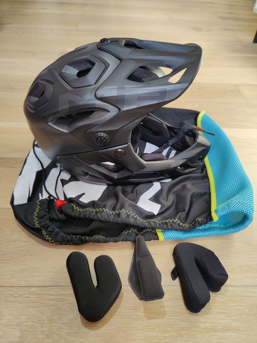 Kask full face Met Parachute M 54-58