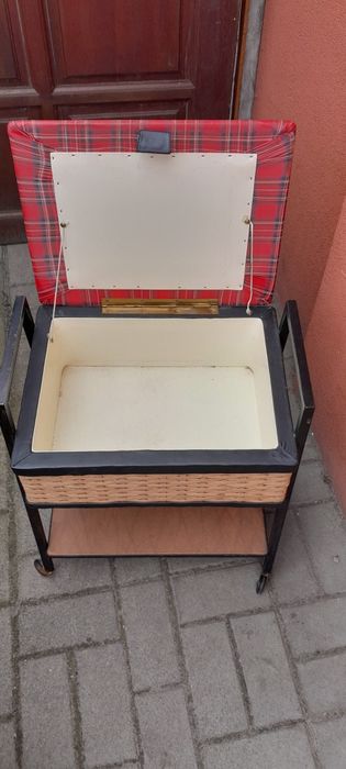 Niciarka szafka stolik na kółkach lat 60lub70