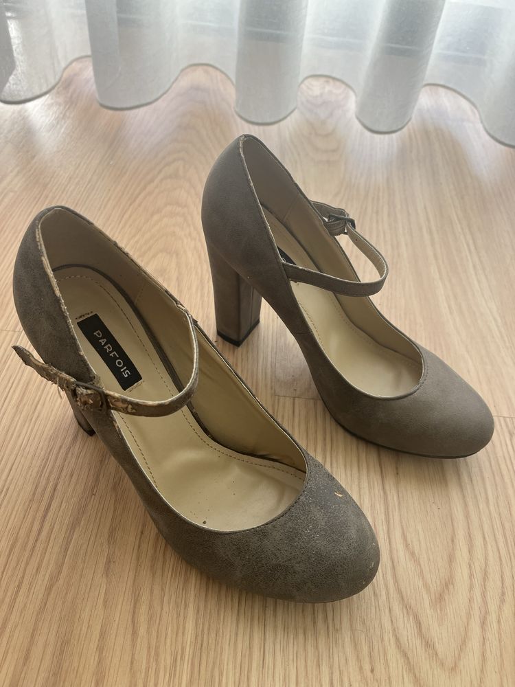Sapatos Parfois, tom dourado, N.40