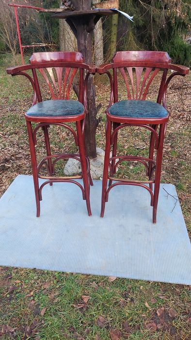 Krzesła tonety hokery