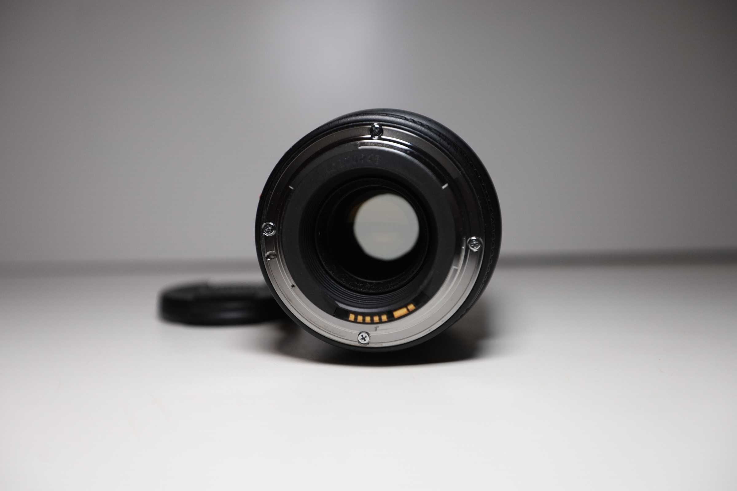 Canon EF 100mm f/2.8 Macro USM