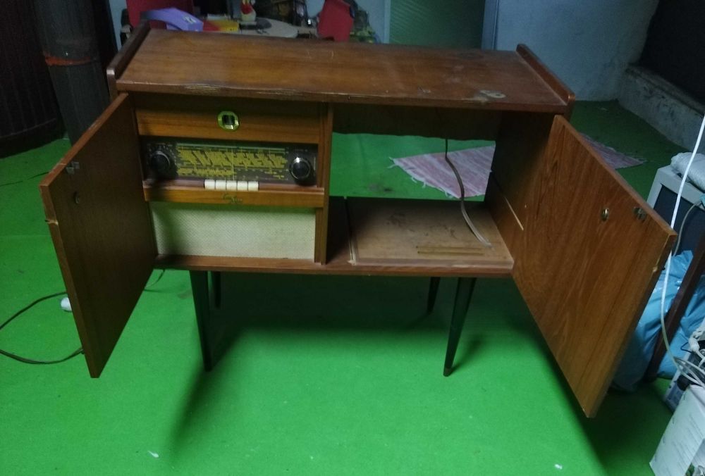 Rádio antigo vintage